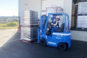 パトライトや後退時のライト点灯で安全対策を実施 パトライトや後退時のライト点灯で安全対策を実施